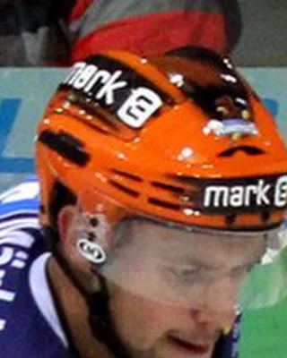 Brooks Macek — логотип