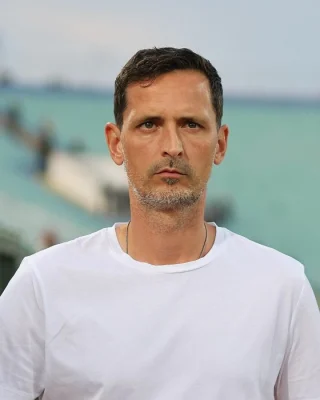 Dino Toppmöller — логотип