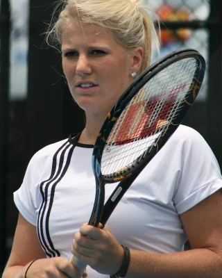 Изабелла Холлэнд