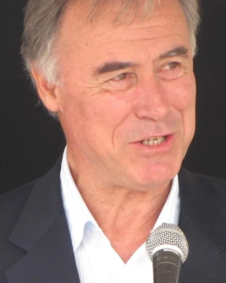 Джон Александр