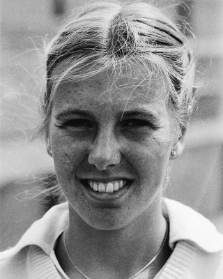 Nanette Schutte