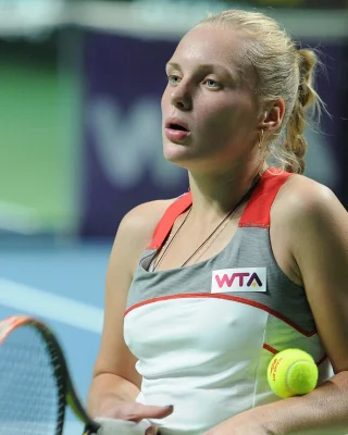 Полина Монова